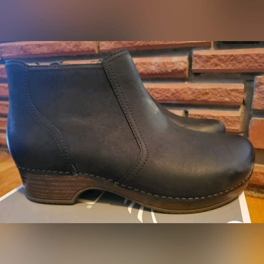 Dansko Barbara Booties (Black Nubuck) Size 41 - New in Box